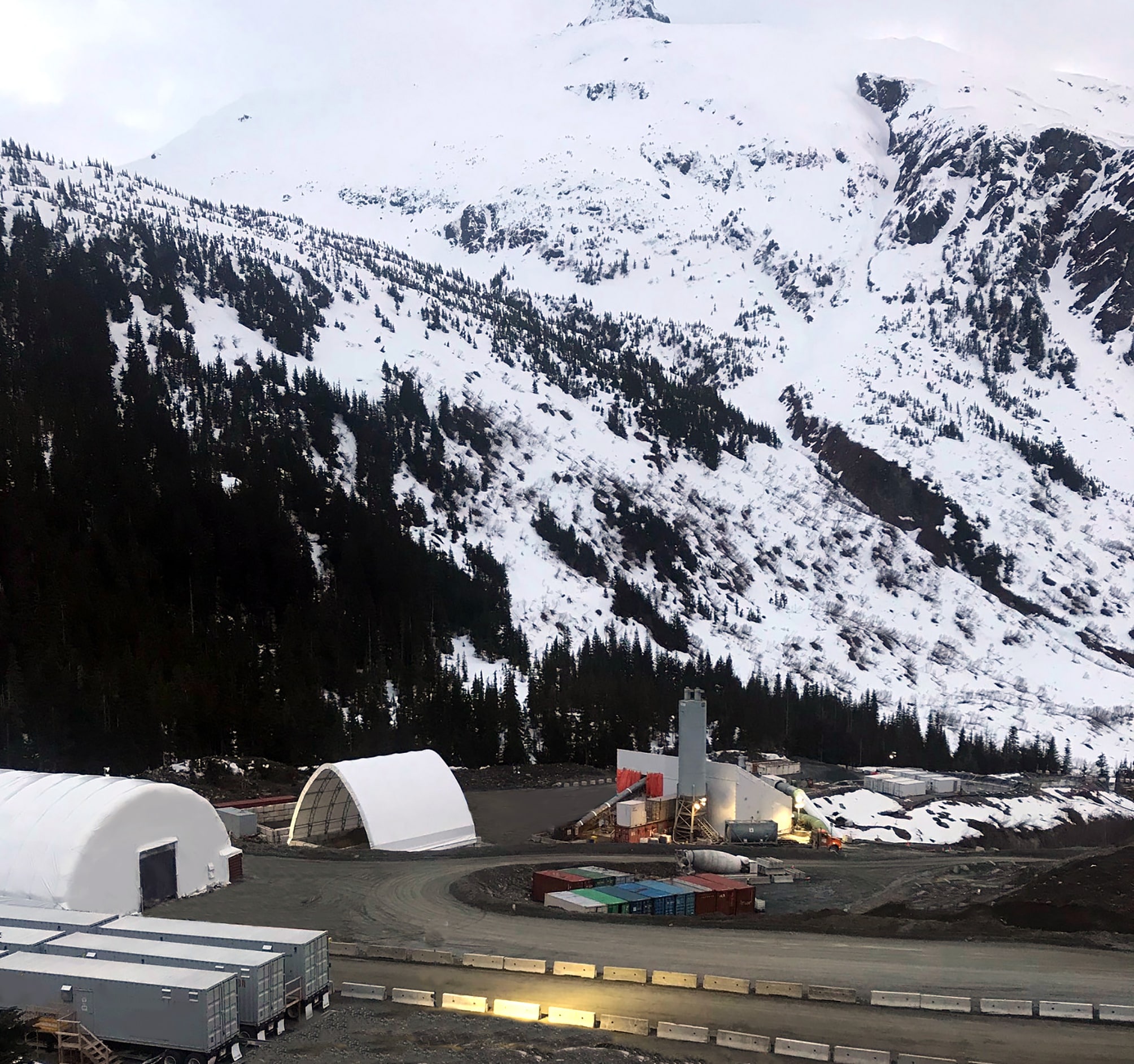 Reducing Mining Facilities' Carbon Footprints with Fabric Structures